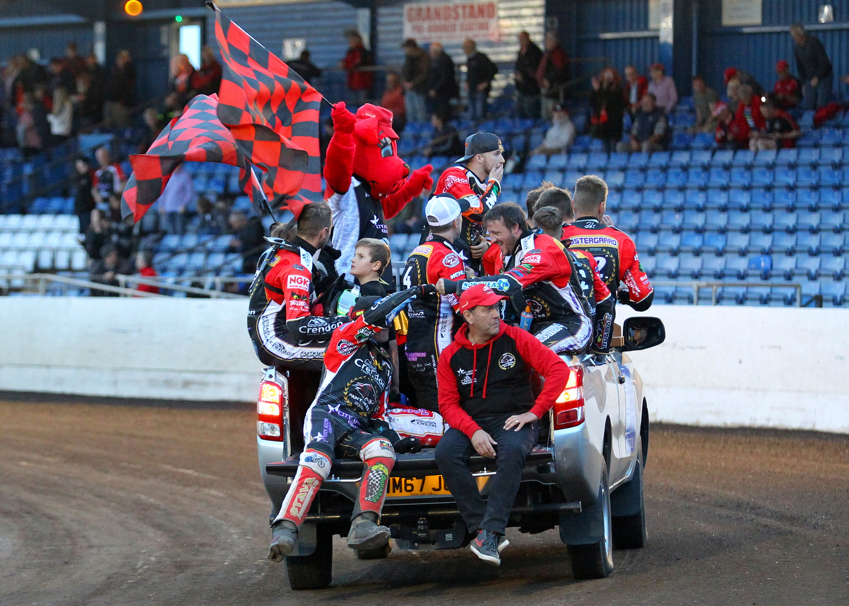 Świetne wieści! Legendarny zespół wyjedzie na tor