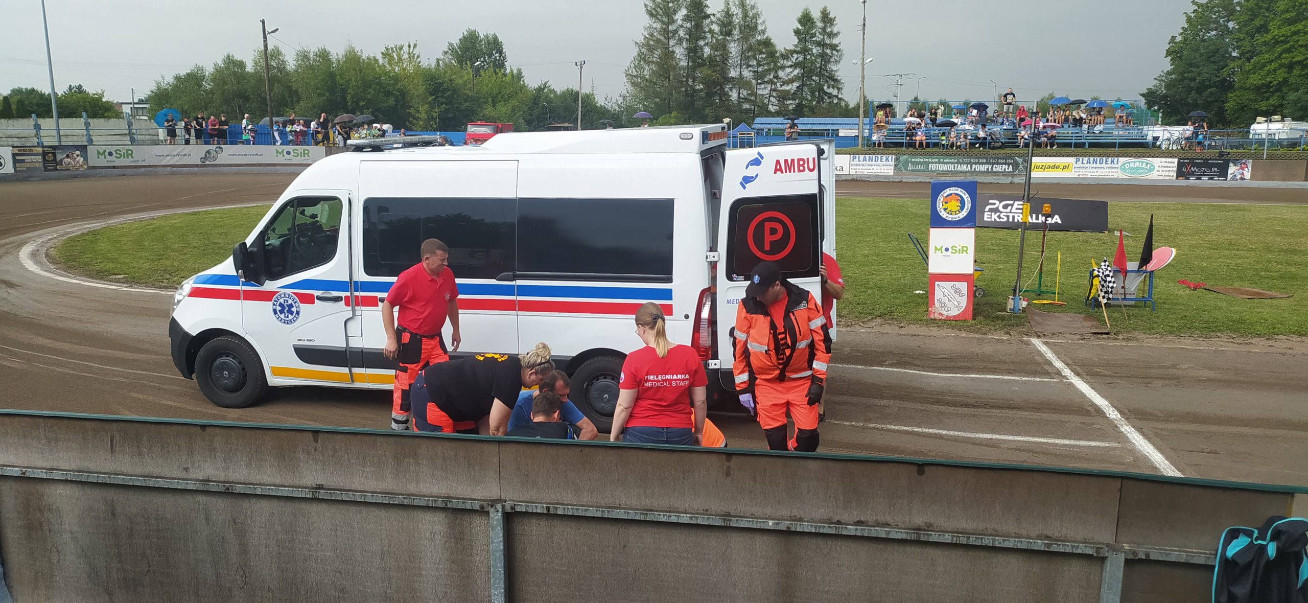 Ambulans w Rybniku! Miniżużlowiec Stali potrzebuje operacji