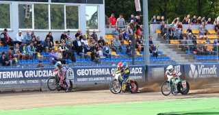 Groźny wypadek w Grudziądzu. Zawodnik Motoru niezdolny do jazdy (WIDEO)