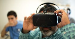 Beyond Real Borders: Odkrywanie wirtualnej rywalizacji z przyjaciółmi za pośrednictwem wirtualnej rzeczywistości opartej na współpracy