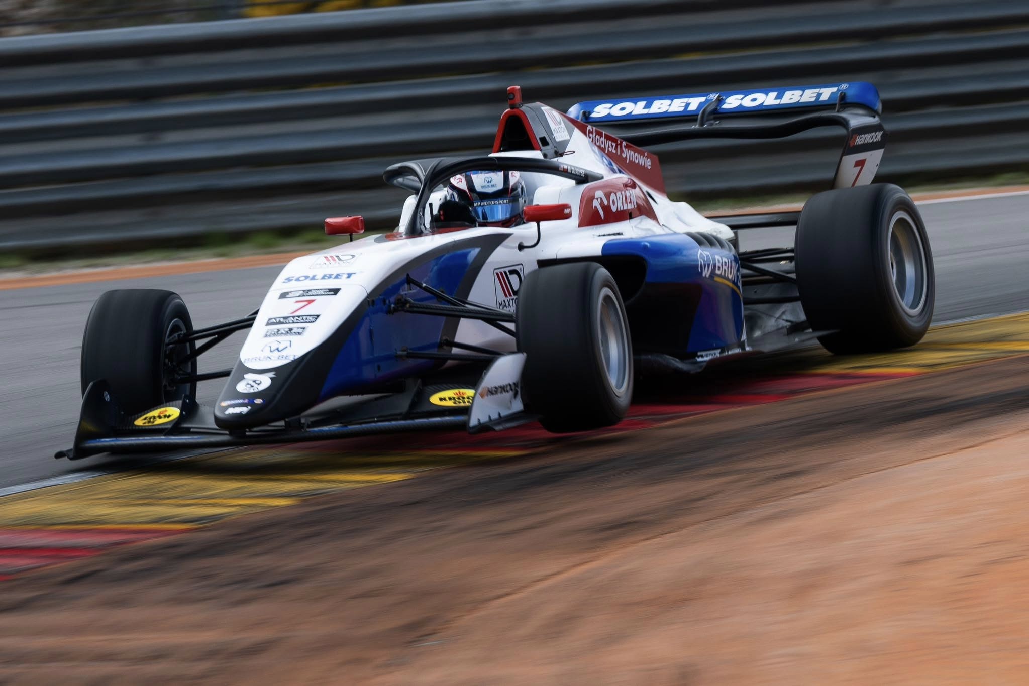 E3 SWC: Maciej Gładysz pewnie wygrał 1. wyścig w Aragonii