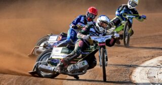 Włókniarz wygrywa w cieniu dramatu