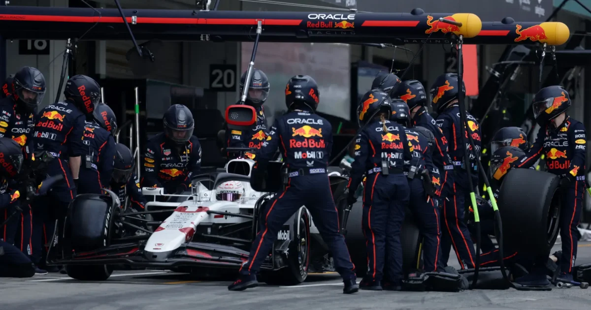Pit stop Maxa Verstappena podczas GP Japonii 2025