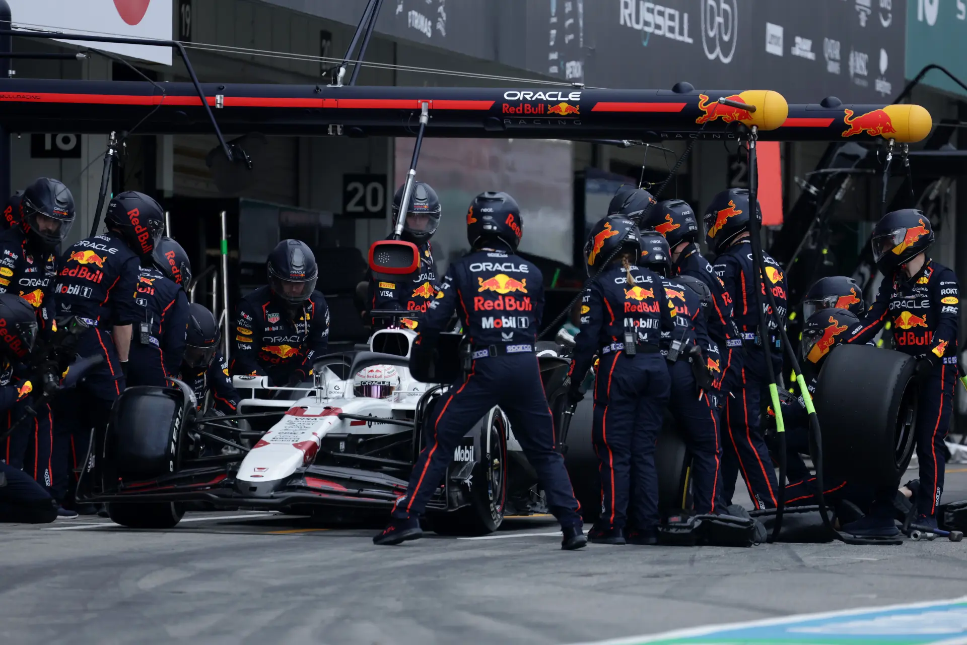 Pit stop Maxa Verstappena podczas GP Japonii 2025