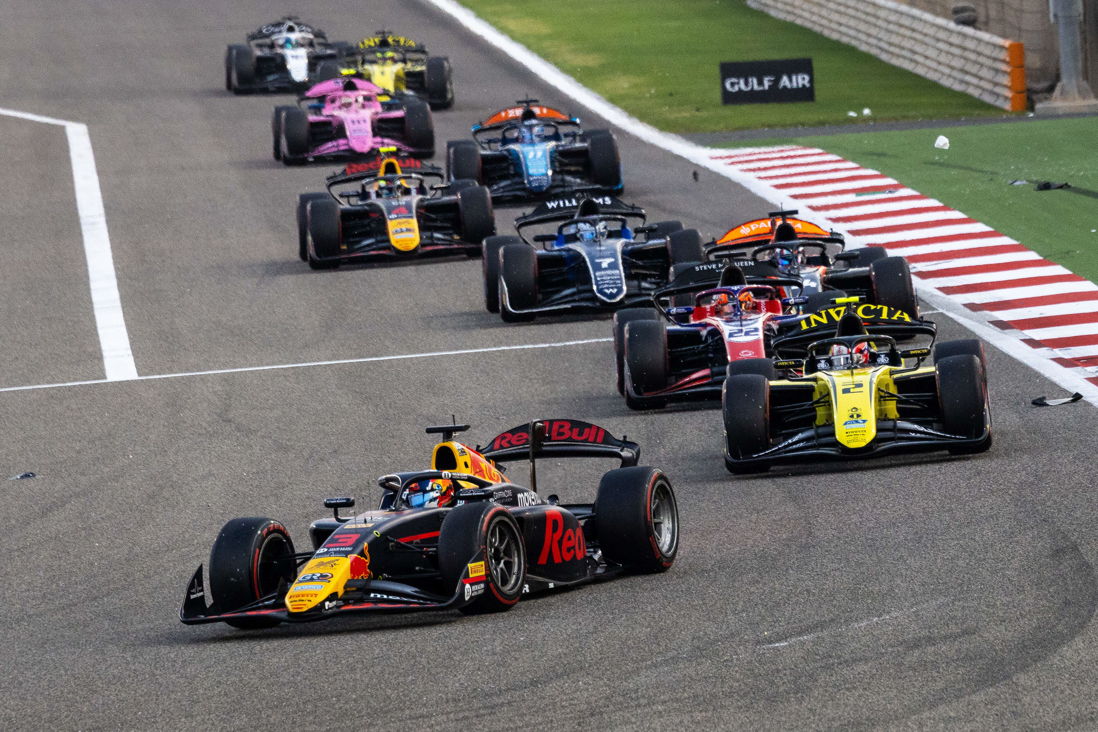 F2: Marti wygrał chaotyczny sprint | Podsumowanie