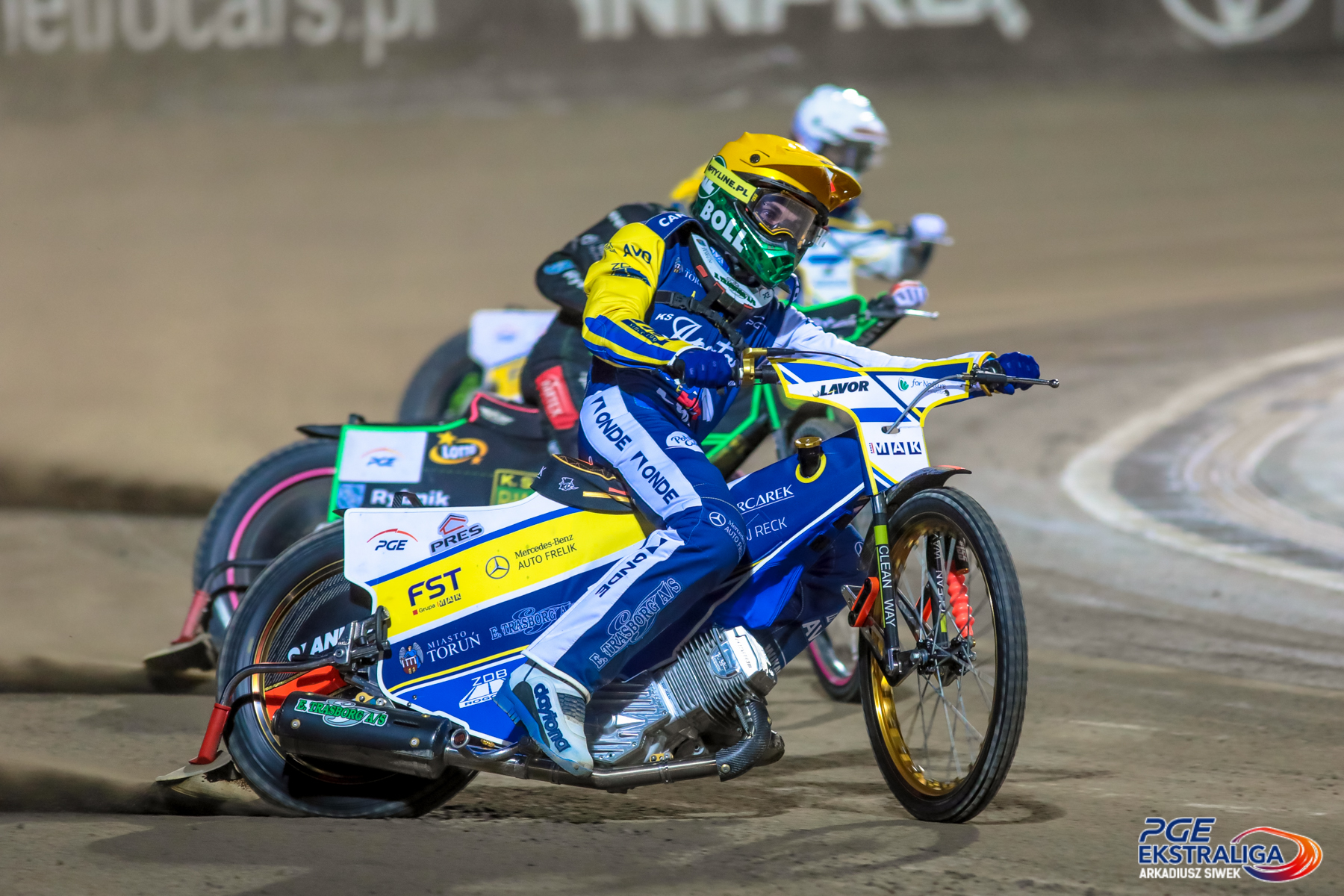 Kompletny Michelsen oraz Sajfutdinow. Junior opuścił tor w karetce!