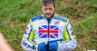 Harris nie pomógł. Gospodarze wygrali w derbach na oczach tłumów