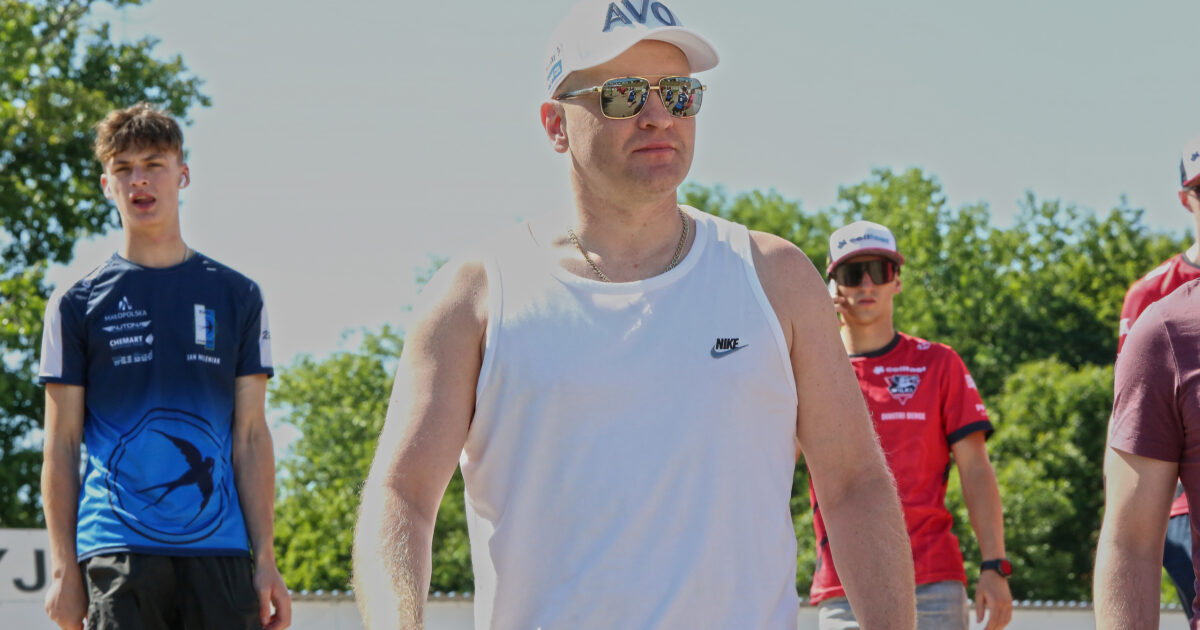 Bojowe zadanie Stali. Menedżer odpowiada na zarzut o tor