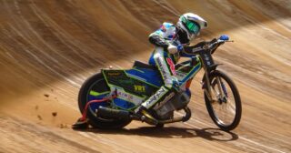 Pierwszy taki mecz w historii. Młodzież prowadzi drużynę do wygranej!