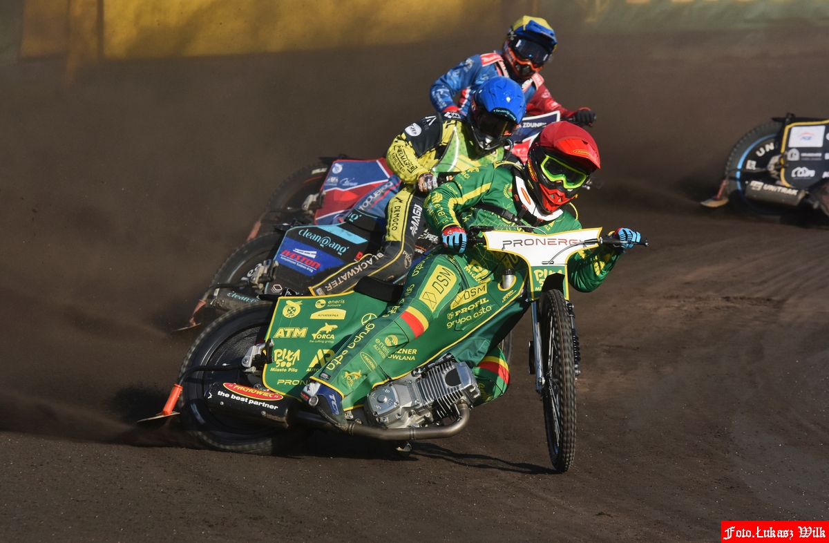 Jeżdżący trener poprowadził drużynę do awansu