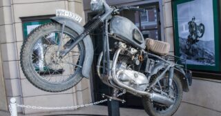 Żużel w Popkulturze: Motocykle, Które Podbiły Zarówno Tory, Jak i Ekrany