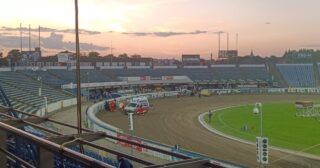 Groźny upadek wychowanka Polonii w Lesznie! Karetka na torze