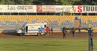 Karetka na torze w Grudziądzu! Junior przewieziony do szpitala