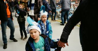 Na czym polega fenomen żużla – odkryj piękno czarnego sportu