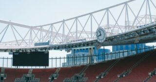 Nowe reguły finansowe UEFA i limit 70 procent jak zmienią okna transferowe 2026