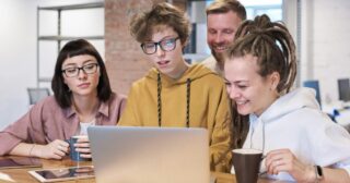 Cyfrowa higiena: jak zmniejszyć zmęczenie ekranami bez rezygnacji z technologii