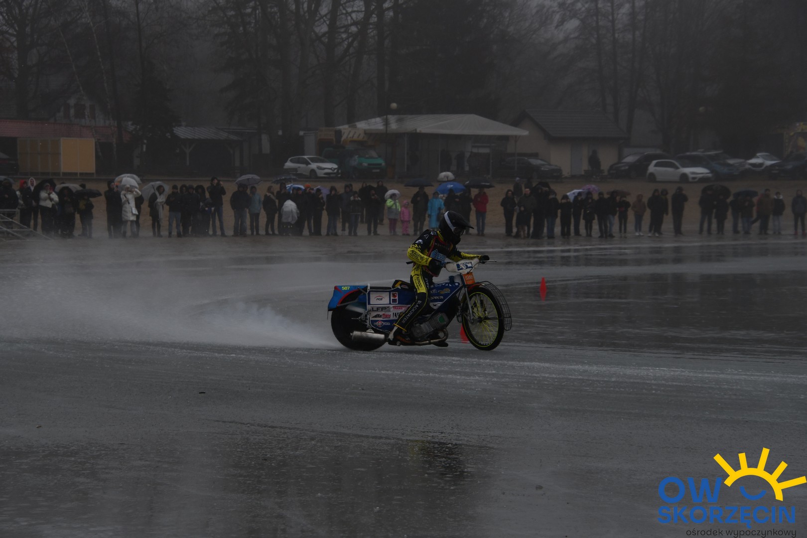Pojechali w szczytnym celu. Zawodnik Polonii na podium