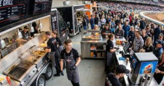 Paliwo dla kibiców i budżetu. Czy gastronomia stadionowa to żyła złota dla ośrodków żużlowych?