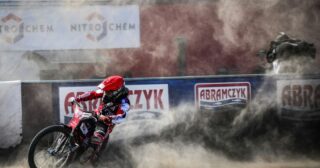 Nowoczesny fan motorsportu: zakup biletów w erze cyfrowej i rola Portfel PlayID