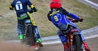 Indywidualne pokazy siły i drużynowe zagwostki. Działo się w żużlową niedzielę