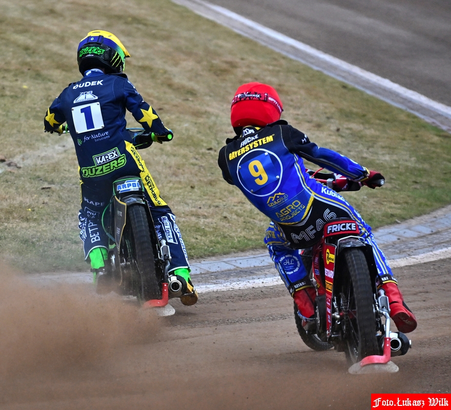 Indywidualne pokazy siły i drużynowe zagwostki. Działo się w żużlową niedzielę