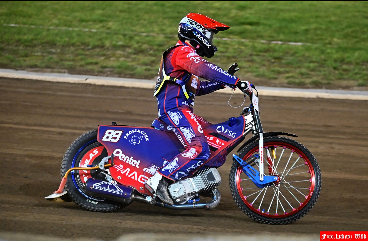 Zmiana przyniosła efekt. W drugiej części zawodów był niepokonany