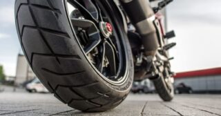 Jakie opony motocyklowe wybrać? Polecane modele na sezon 2026