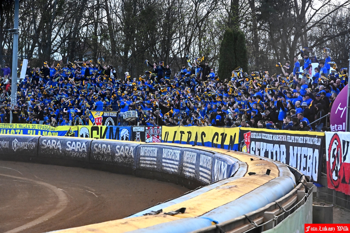 Mecz w Zielonej Górze przełożony? Patrzą nerwowo w niebo