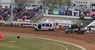 Koszmarny karambol w Ostrowie. Junior wyszedł z karetki