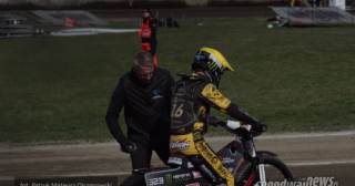 Pojechał w pożyczonym kombinezonie. Powód był prozaiczny