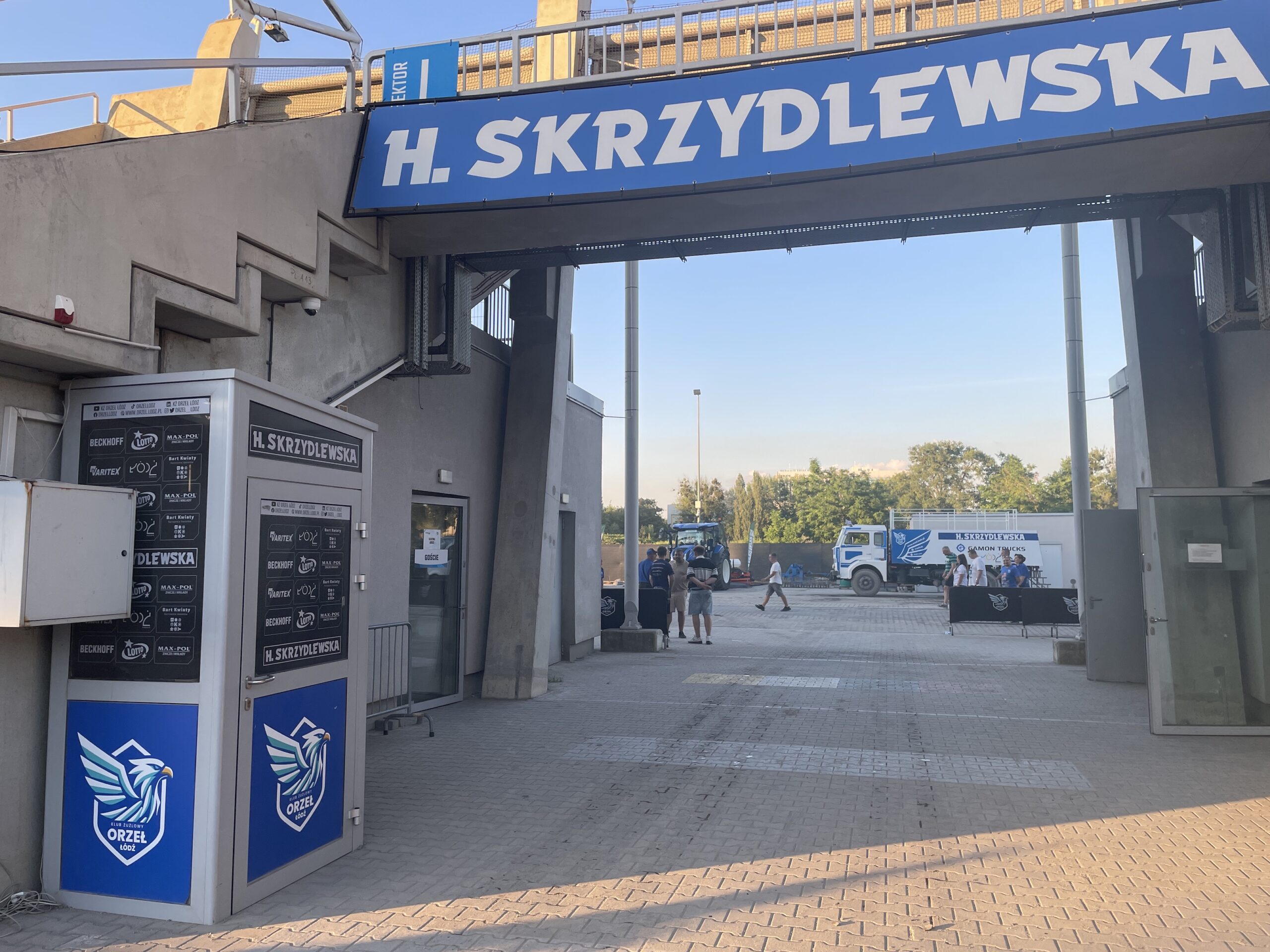 „Wybłagany” defekt i głuchy telefon. Park maszyn na gorąco.