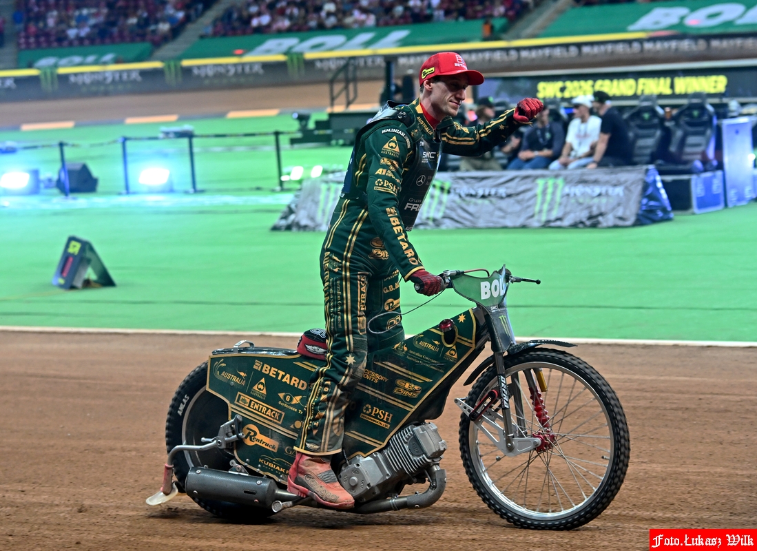 Fricke gościnnie gromi swój dawny klub. Fatalny mecz Douglasa