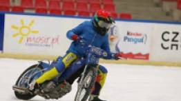 Mistrz Polski trenował na lodzie na dużym motocyklu (galeria)