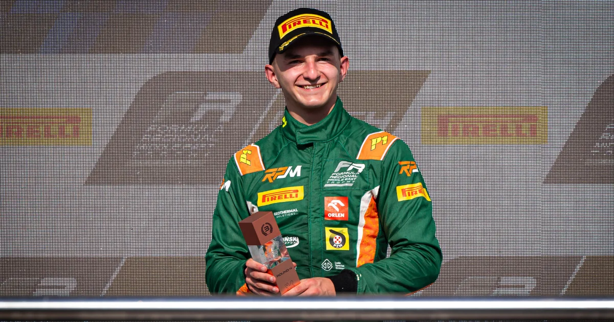 Jan Przyrowski na podium w Katarze i trzeci w klasyfikacji debiutantów FRMET